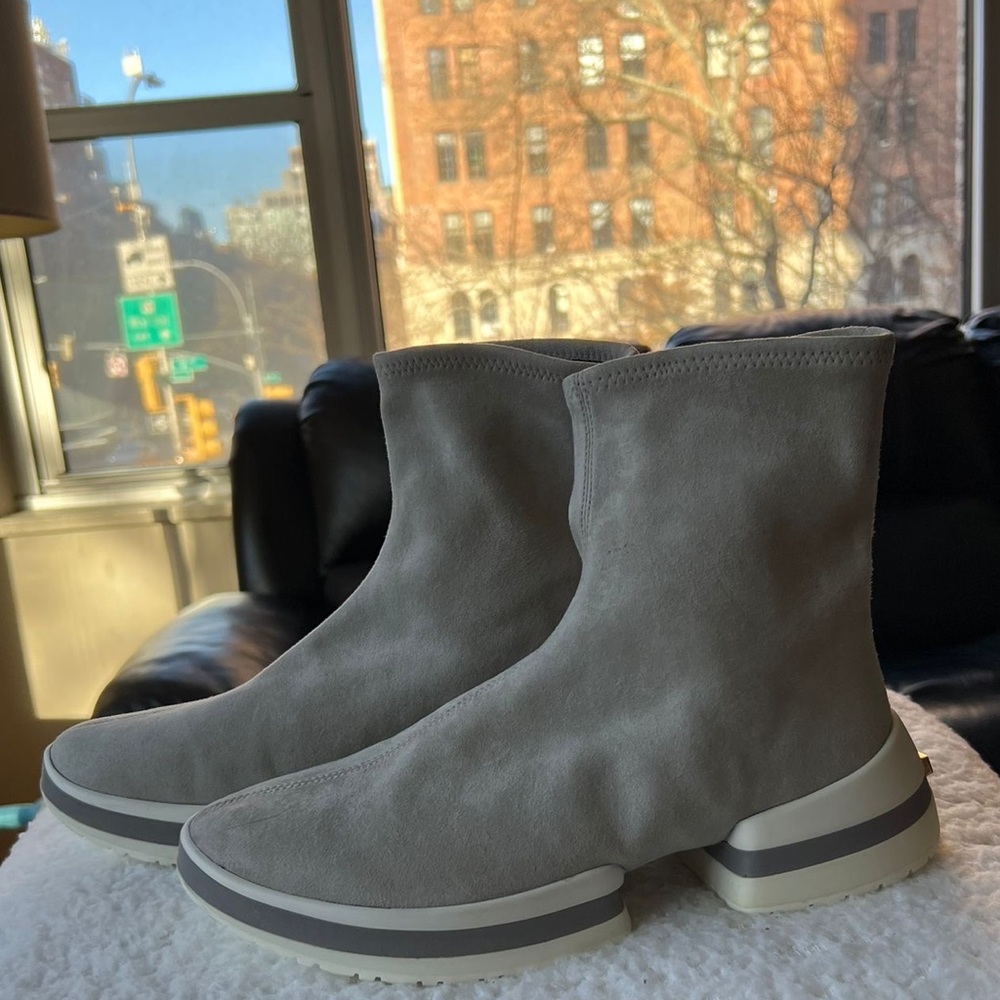STUART WEITZMAN BOOTIE